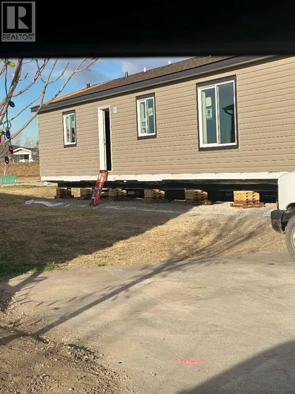 Manufactured Home for rent: 2014 Sunflower Crescent, Coaldale, Alberta T1M 0G4