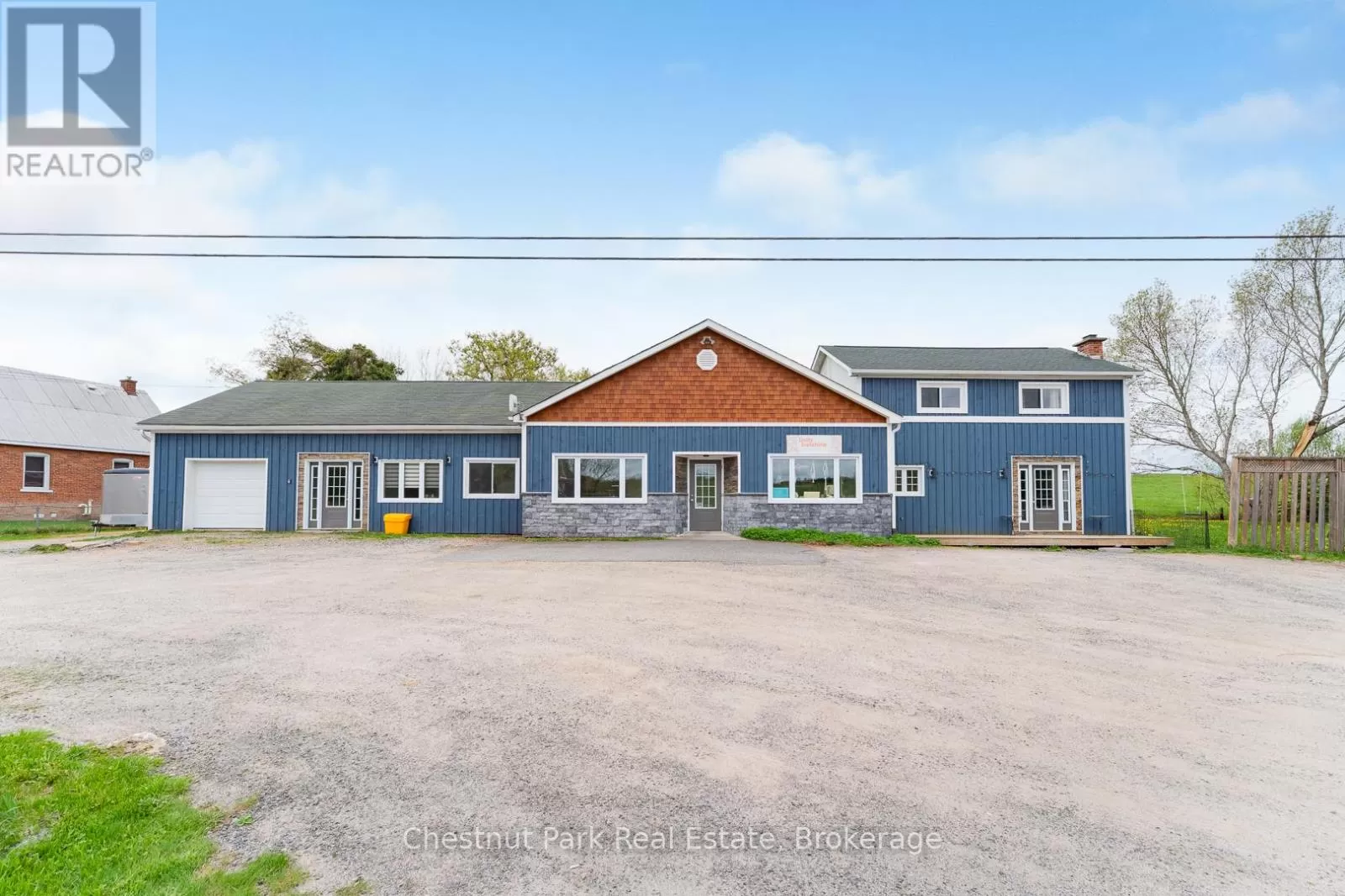 2015 141 Highway, Muskoka Lakes, Ontario P0B 1M0