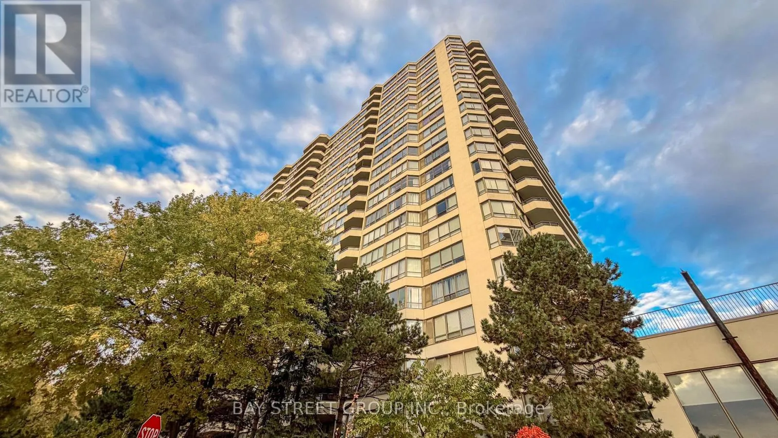 Apartment for rent: 2015 - 5 Greystone Walk Drive, Toronto, Ontario M1K 5J5