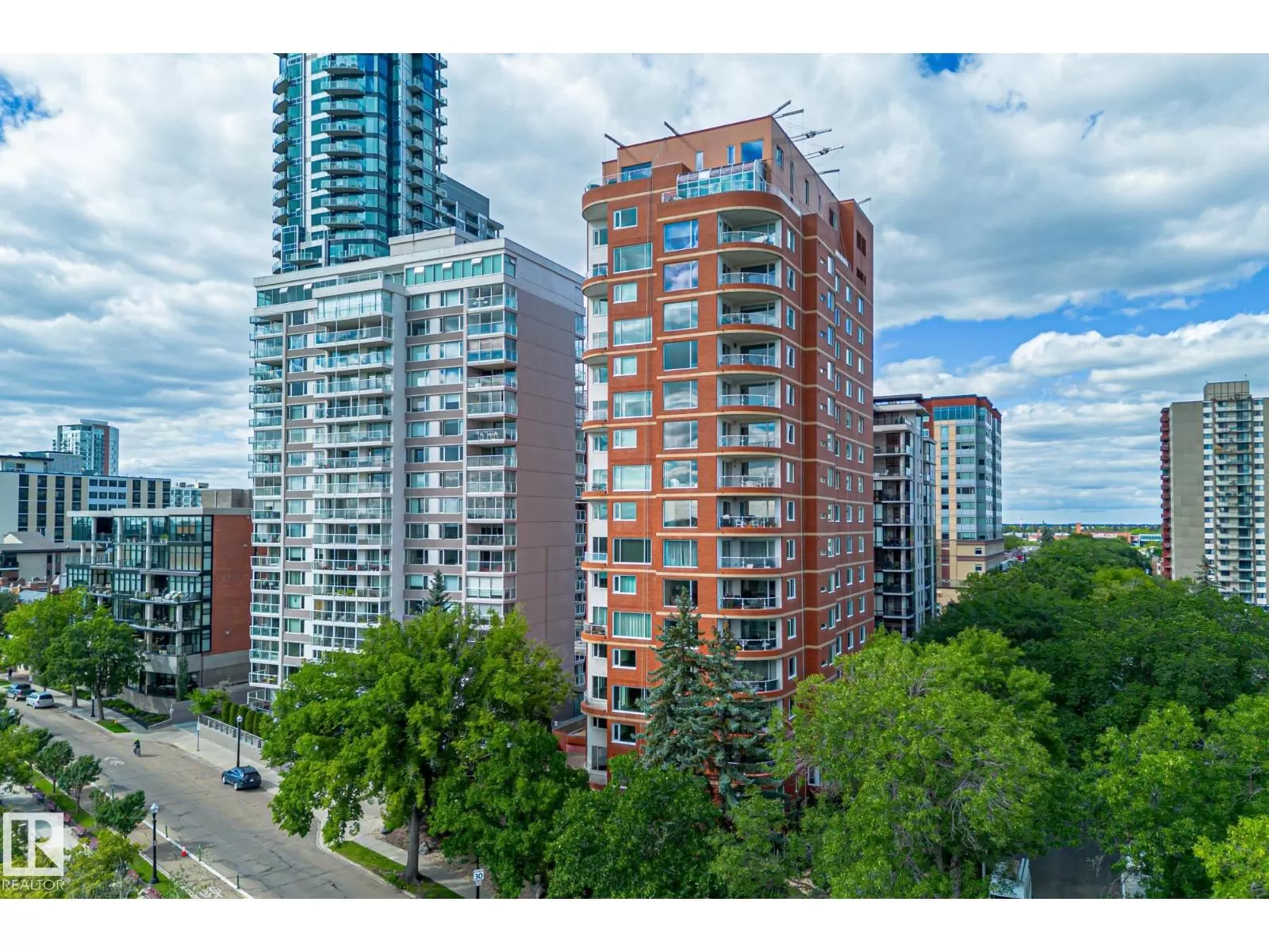 Apartment for rent: #202 10010 119 St Nw, Edmonton, Alberta T5K 1Y8