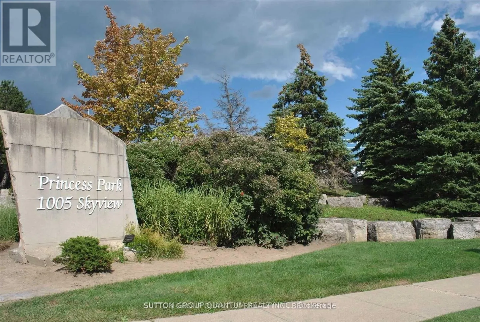 Offices for rent: 202 - 1005 Skyview Drive, Burlington, Ontario L7P 5B1