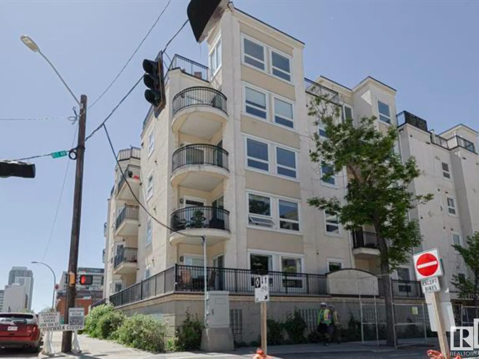 Apartment for rent: #202 10707 102 Av Nw, Edmonton, Alberta T5J 5E4