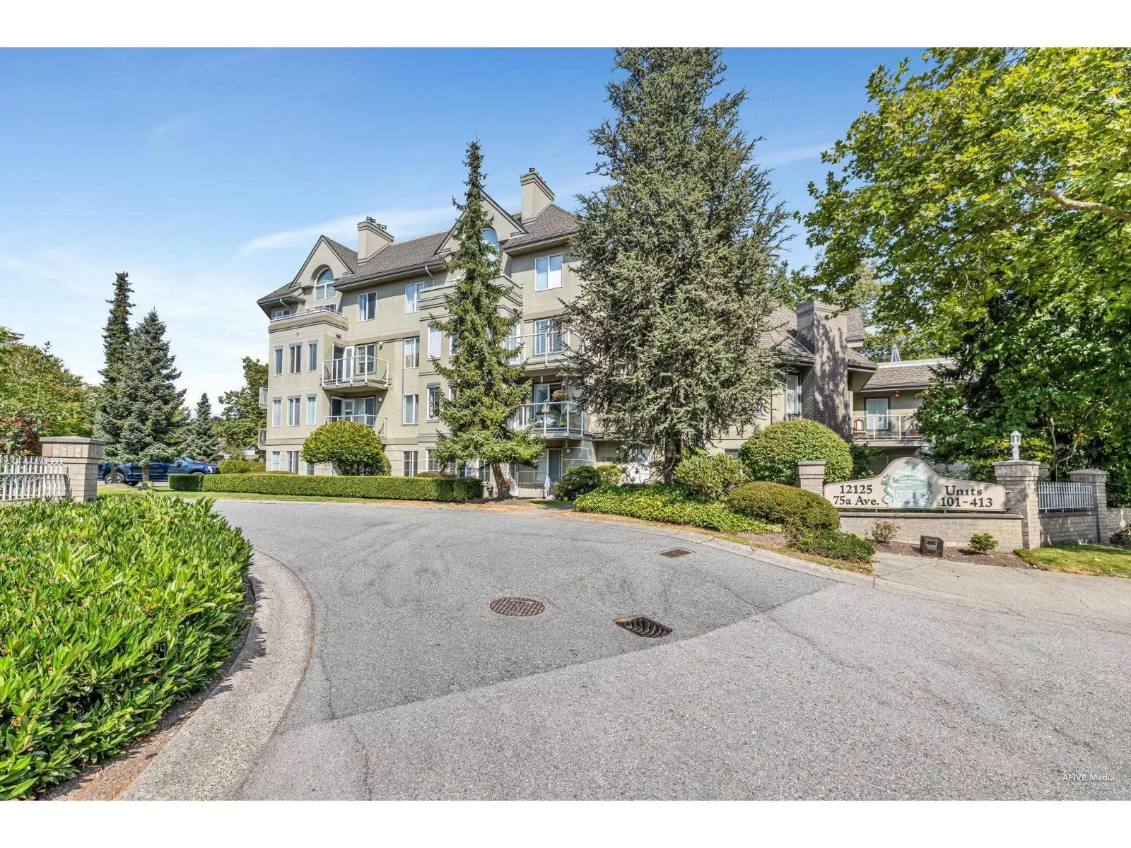 Apartment for rent: 202 12125 75a Avenue, Surrey, British Columbia V3W 1B9