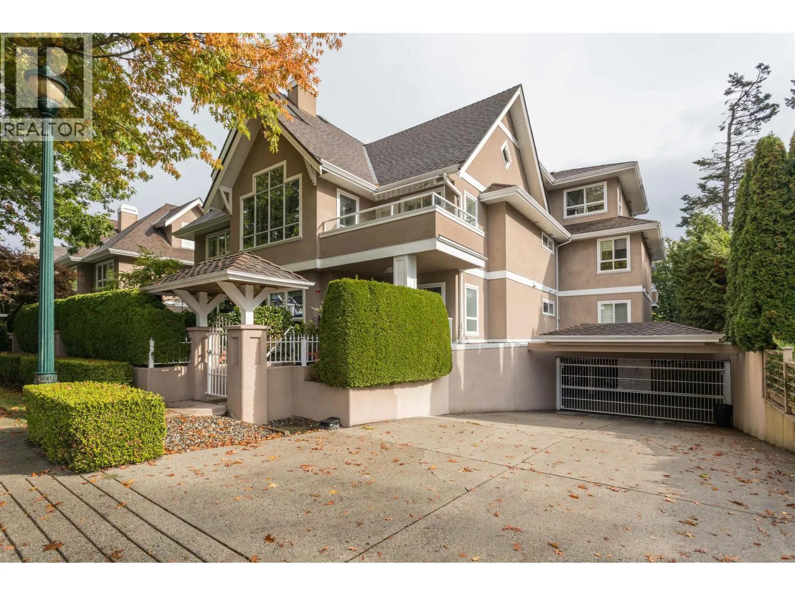 Apartment for rent: 202 1250 55th Street, Delta, British Columbia V4M 3K3