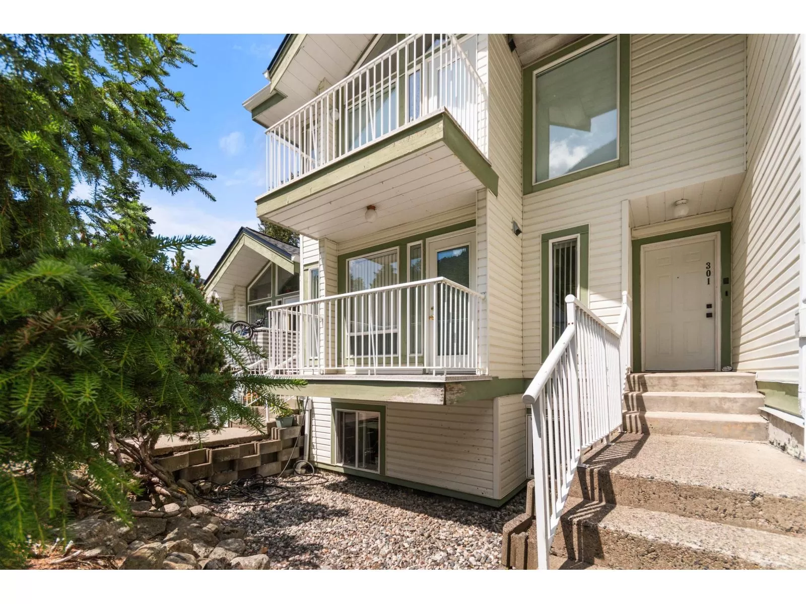 Apartment for rent: 202 1275 Scott Drive|hope, Hope, British Columbia V0X 1L4