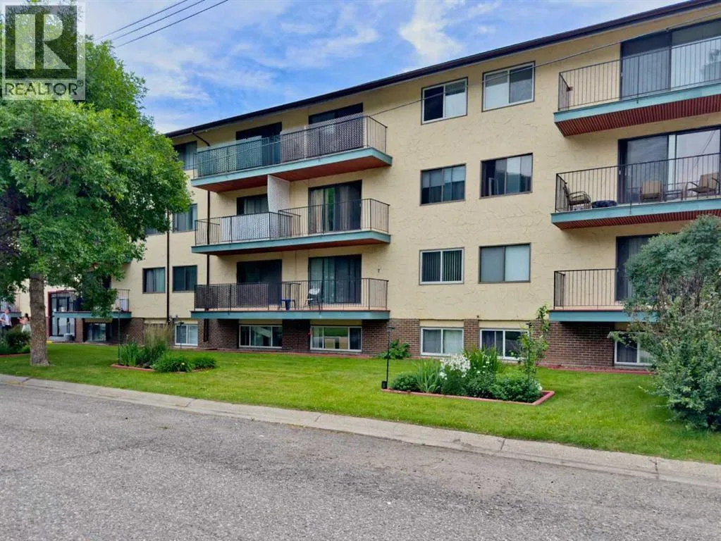 Apartment for rent: 202, 13102 22 Avenue, Blairmore, Alberta T0K 0E0