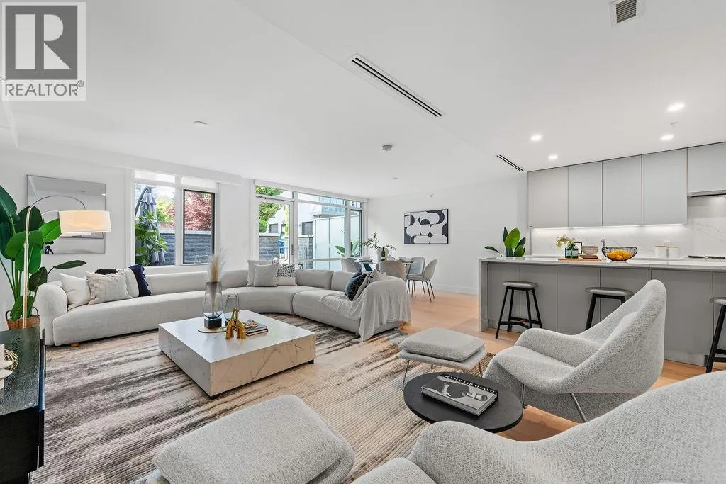 Apartment for rent: 202 1331 Marine Drive, West Vancouver, British Columbia V7T 1B6