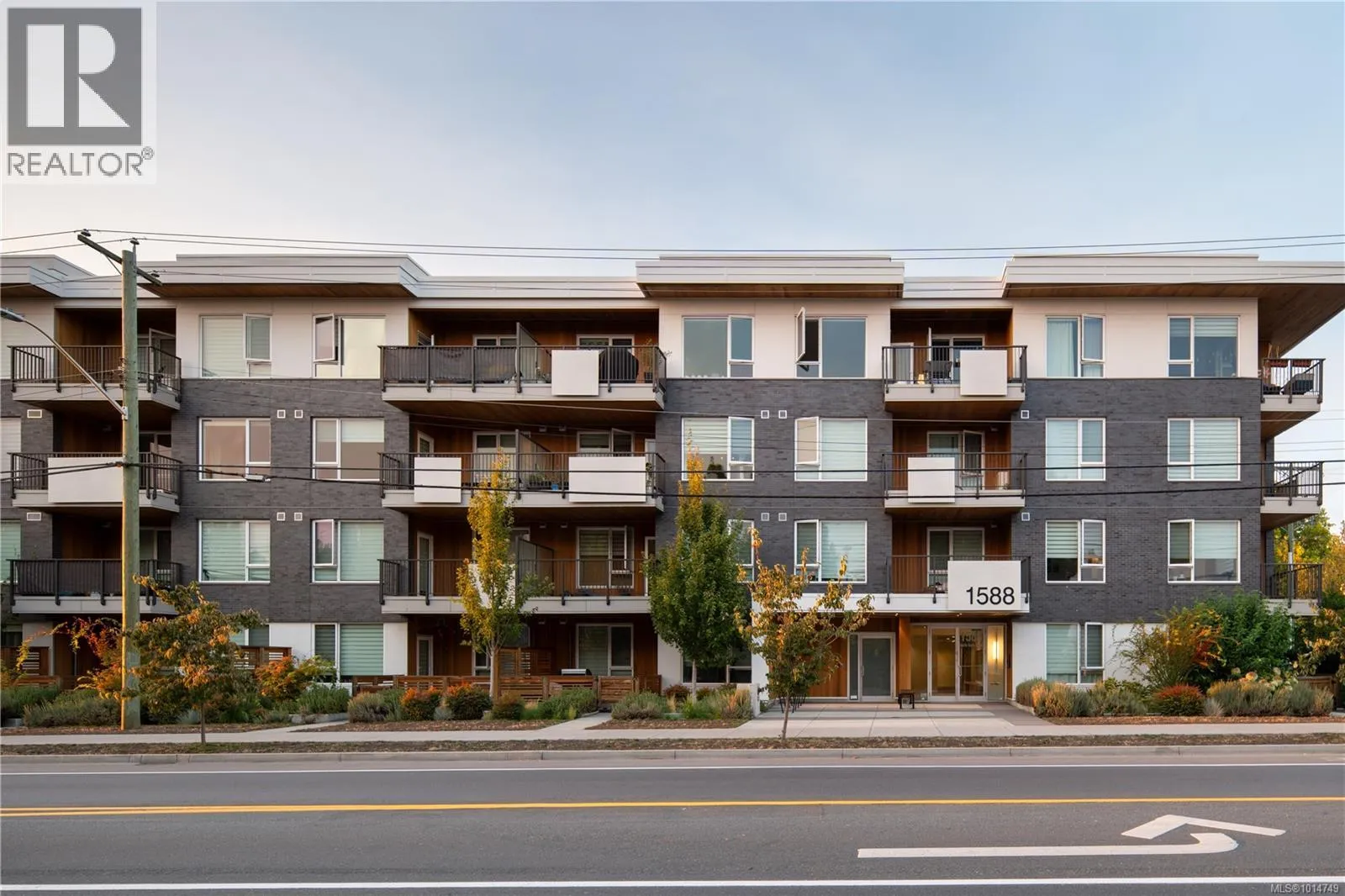 Apartment for rent: 202 1588 North Dairy Rd, Saanich, British Columbia V8T 3V4