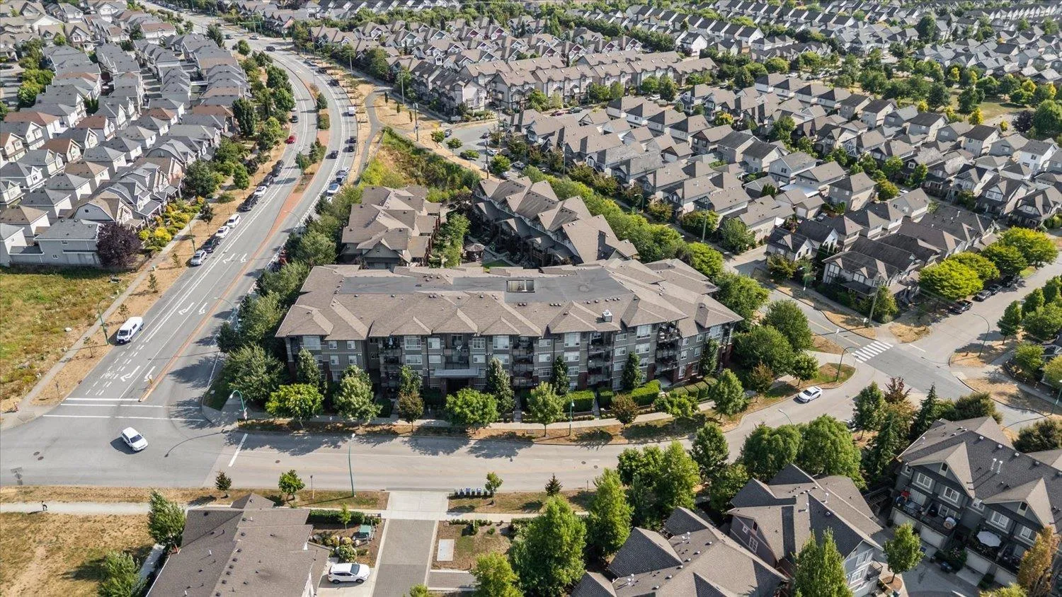 Apartment for rent: 202 19201 66a Avenue, Surrey, British Columbia V4N 6N7