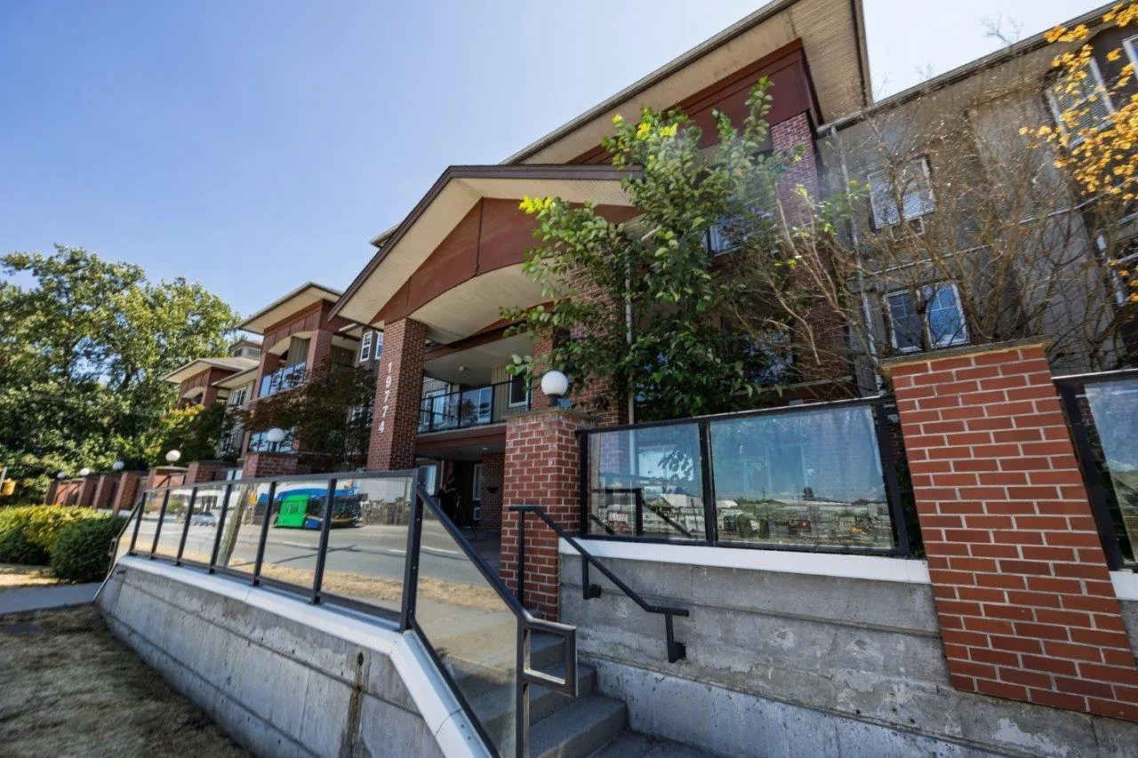 Apartment for rent: 202 19774 56 Avenue, Langley, British Columbia V3A 3X6