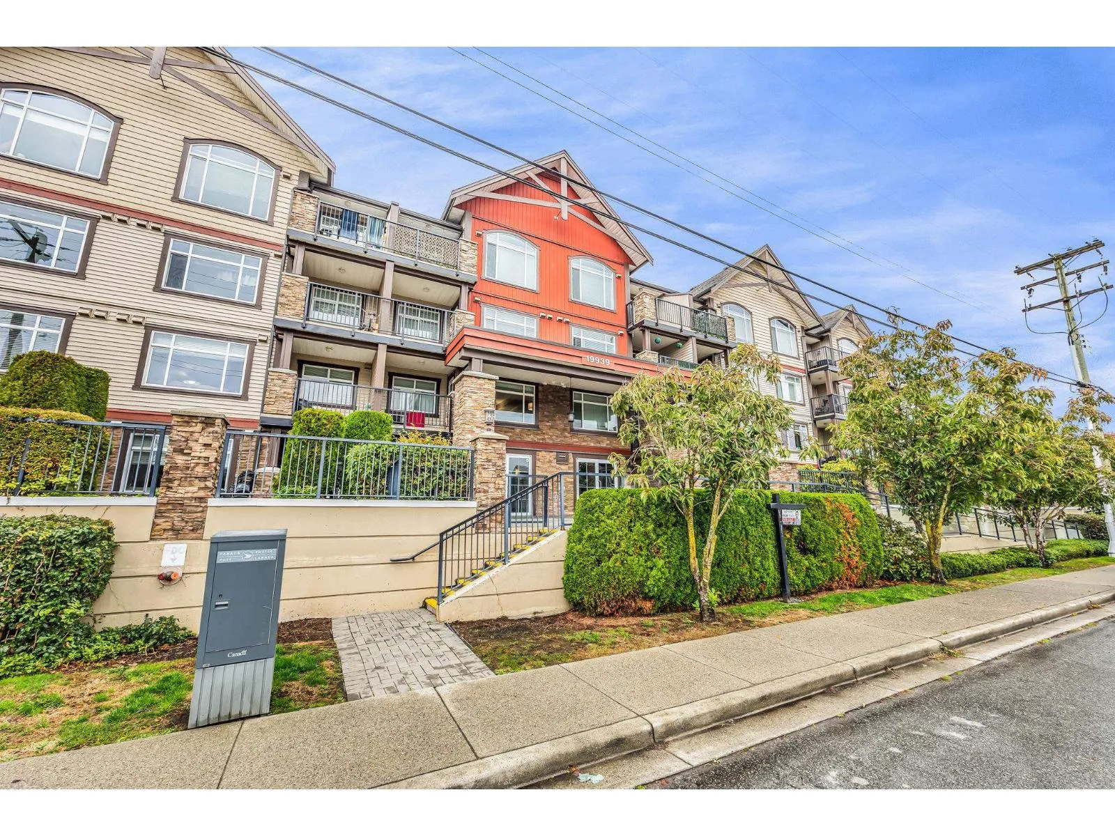 Apartment for rent: 202 19939 55a Avenue, Langley, British Columbia V3A 3X4