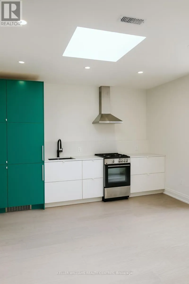 Row / Townhouse for rent: 202 - 2034 Danforth Avenue, Toronto, Ontario M4C 1J6