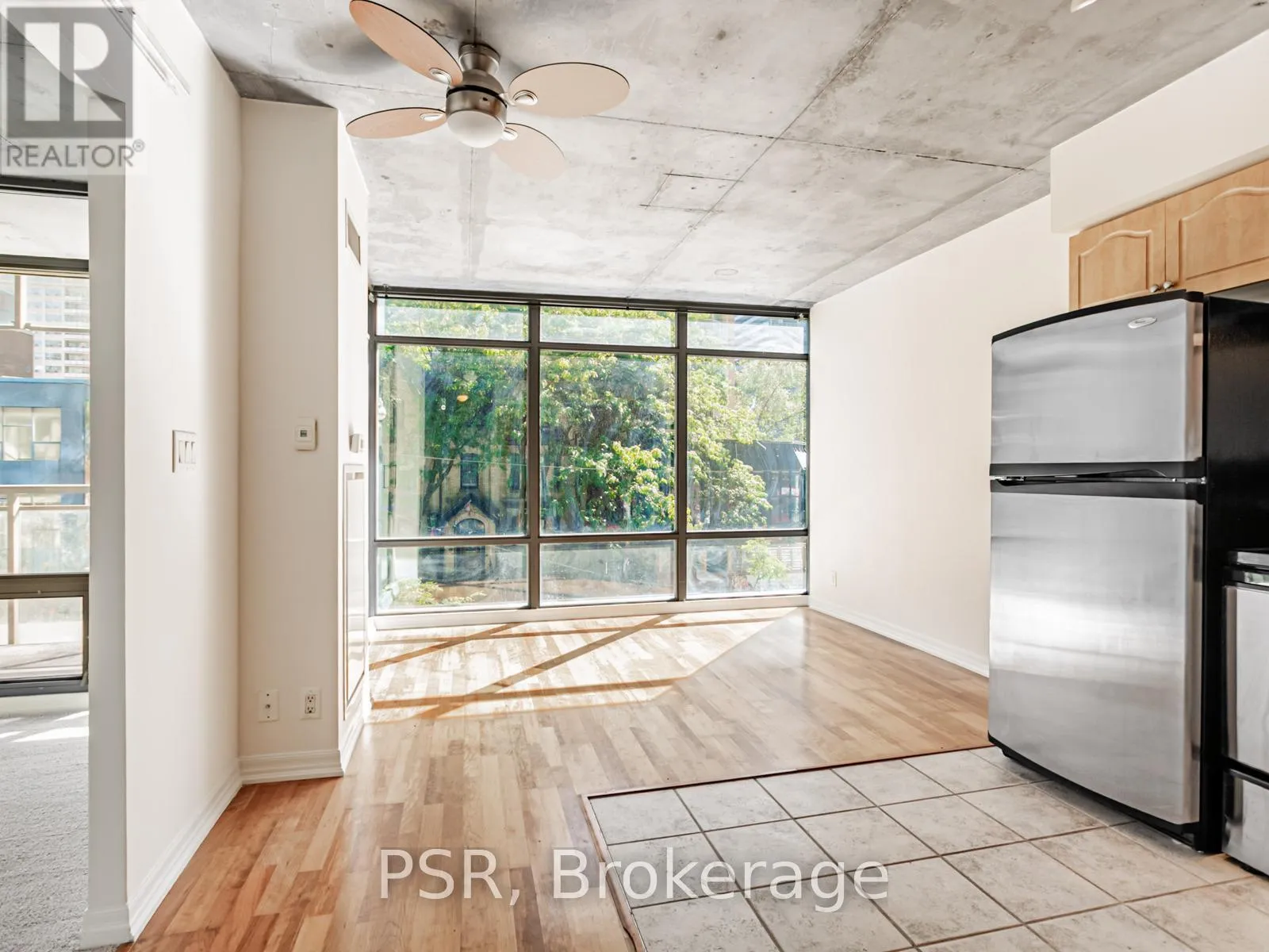 Apartment for rent: 202 - 22 Wellesley Street E, Toronto, Ontario M4Y 1G3