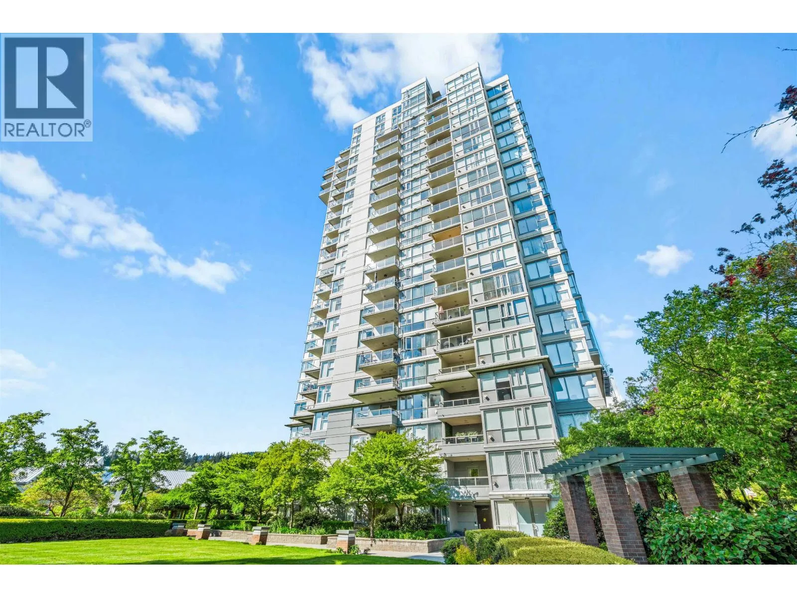 Apartment for rent: 202 235 Guildford Way, Port Moody, British Columbia V3H 5L8