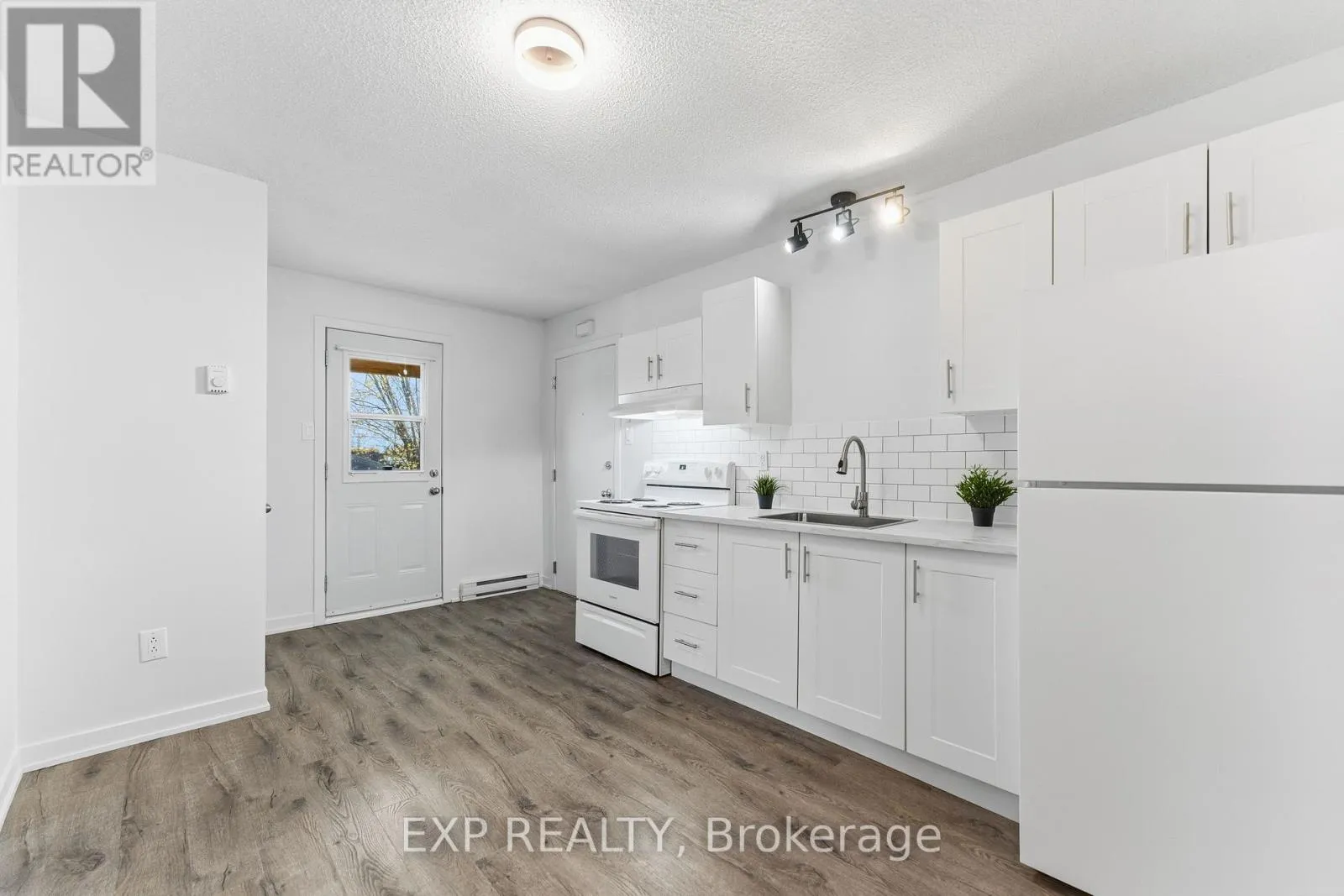 Other for rent: 202 - 261 Longueuil Street, Champlain, Ontario K0B 1K0