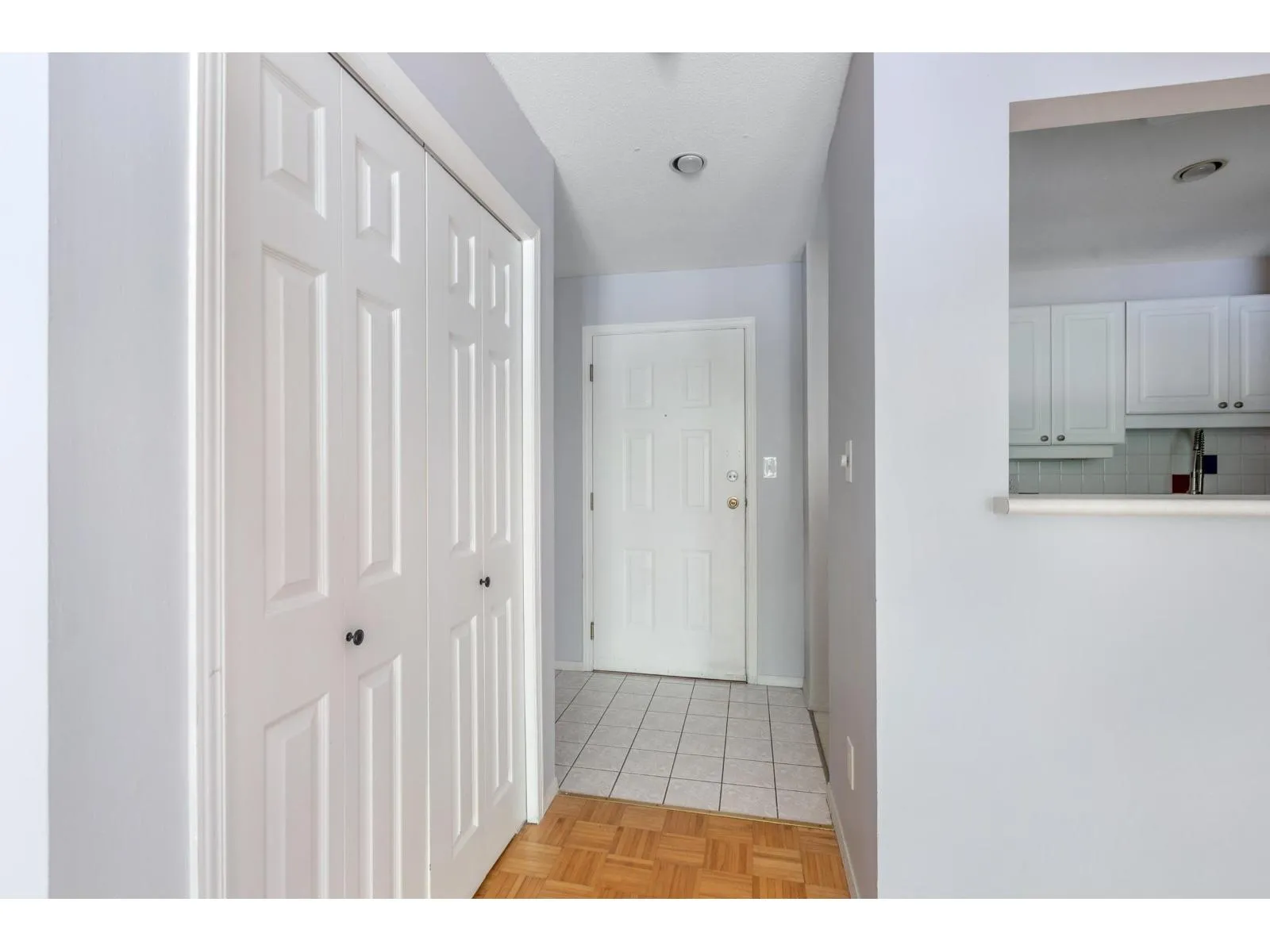 Apartment for rent: 202 2855 152 Street, Surrey, British Columbia V4P 1H2