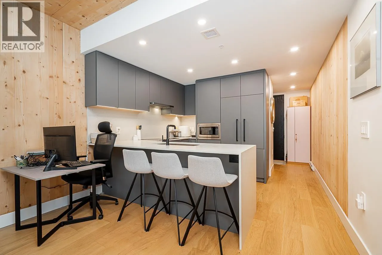 Apartment for rent: 202 310 Salter Street, New Westminster, British Columbia V3M 0N7