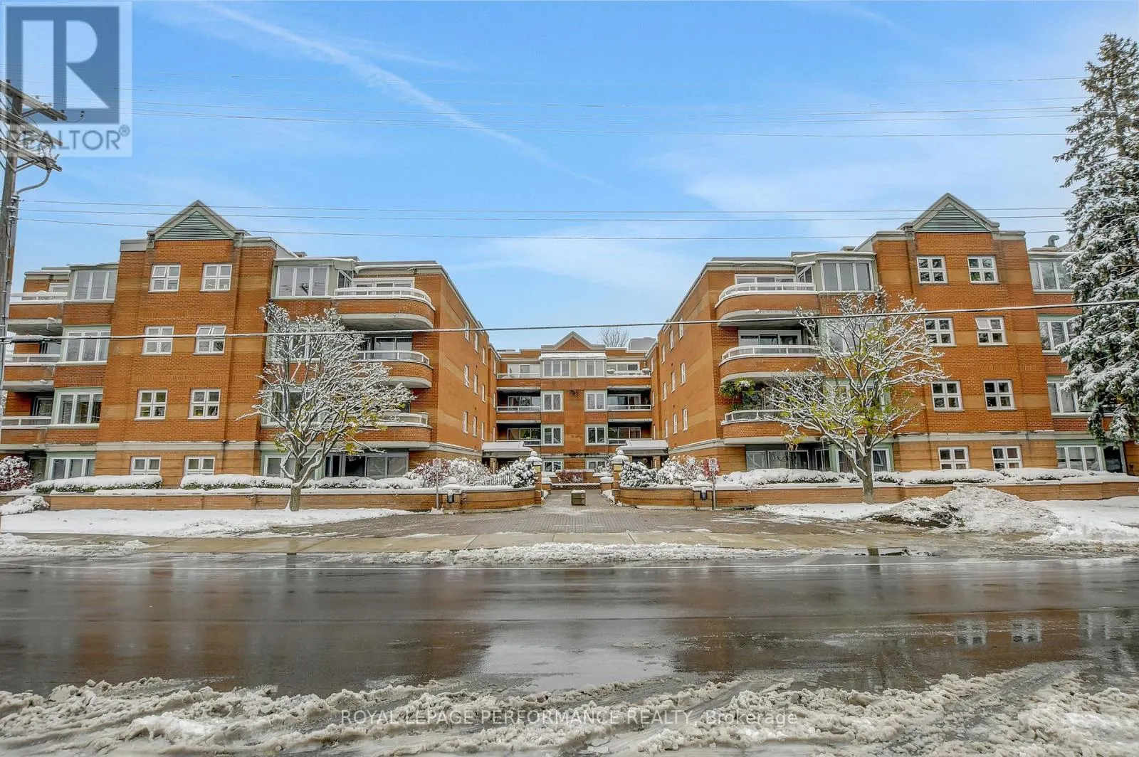 Apartment for rent: 202 - 320 Crichton Street, Ottawa, Ontario K1M 1W5