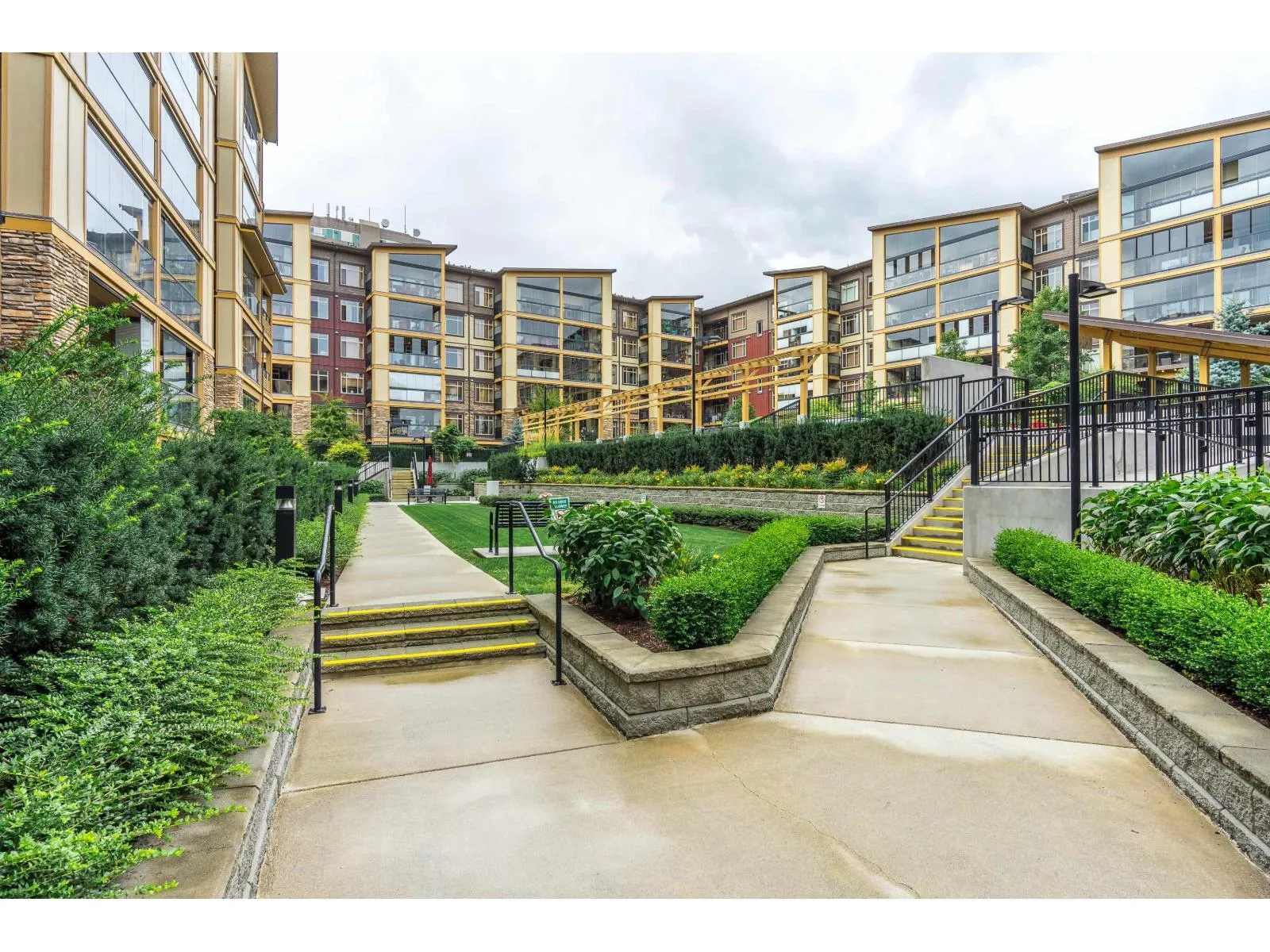 Apartment for rent: 202 32445 Simon Avenue, Abbotsford, British Columbia V2T 0G7