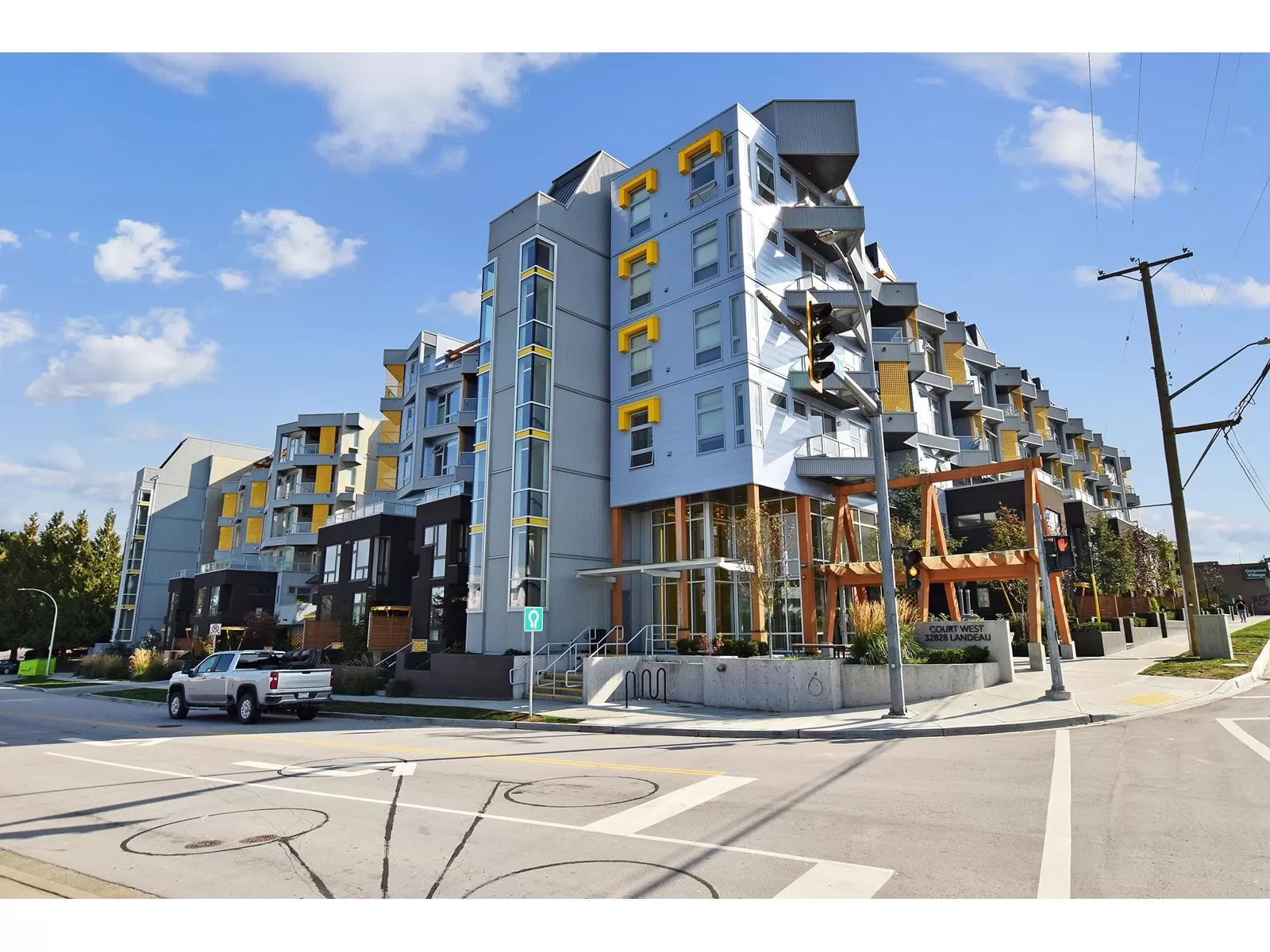 Apartment for rent: 202 32828 Landeau Place, Abbotsford, British Columbia V2S 0M4