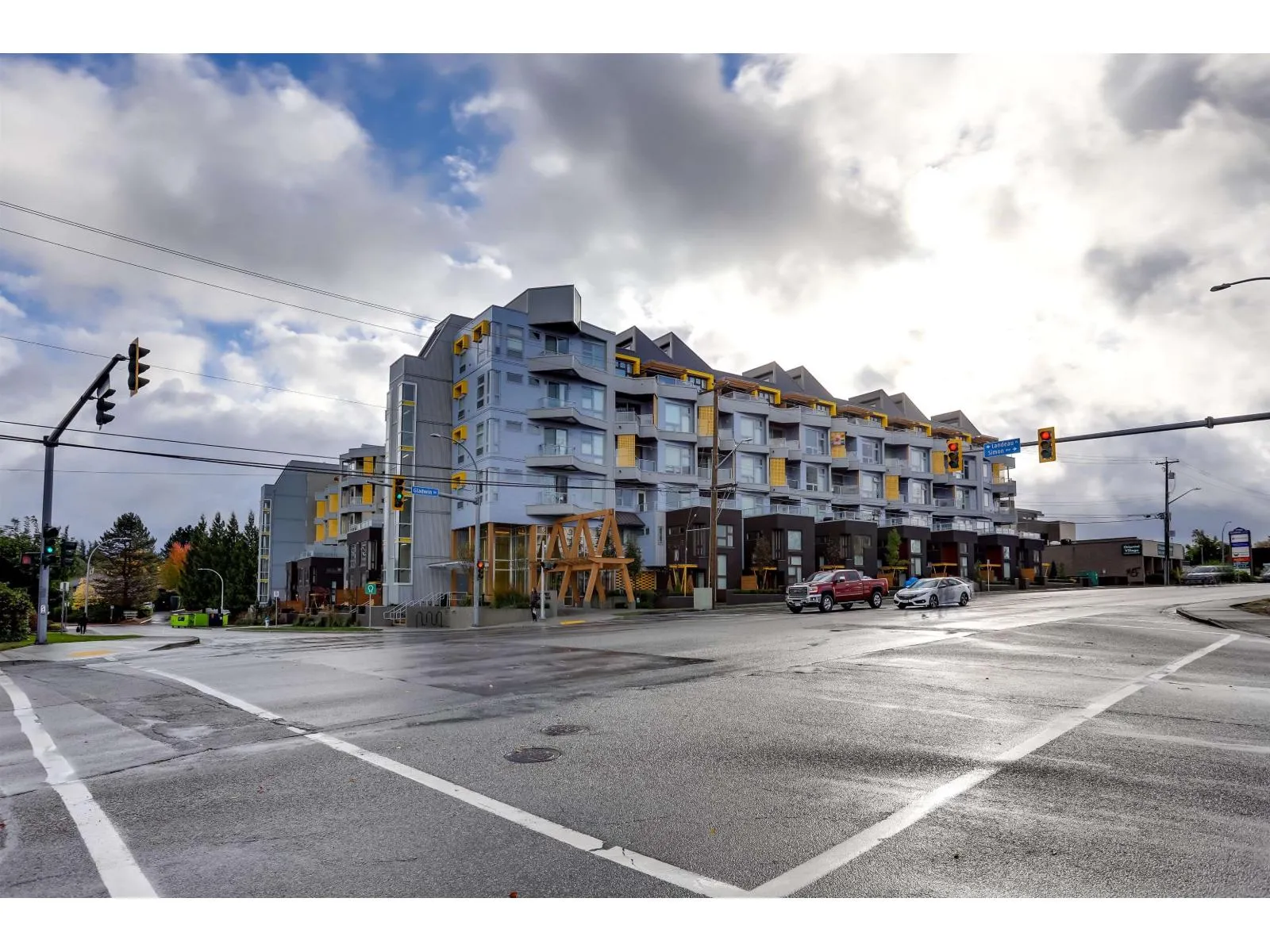 Apartment for rent: 202 32838 Landeau Place, Abbotsford, British Columbia V2S 0M6