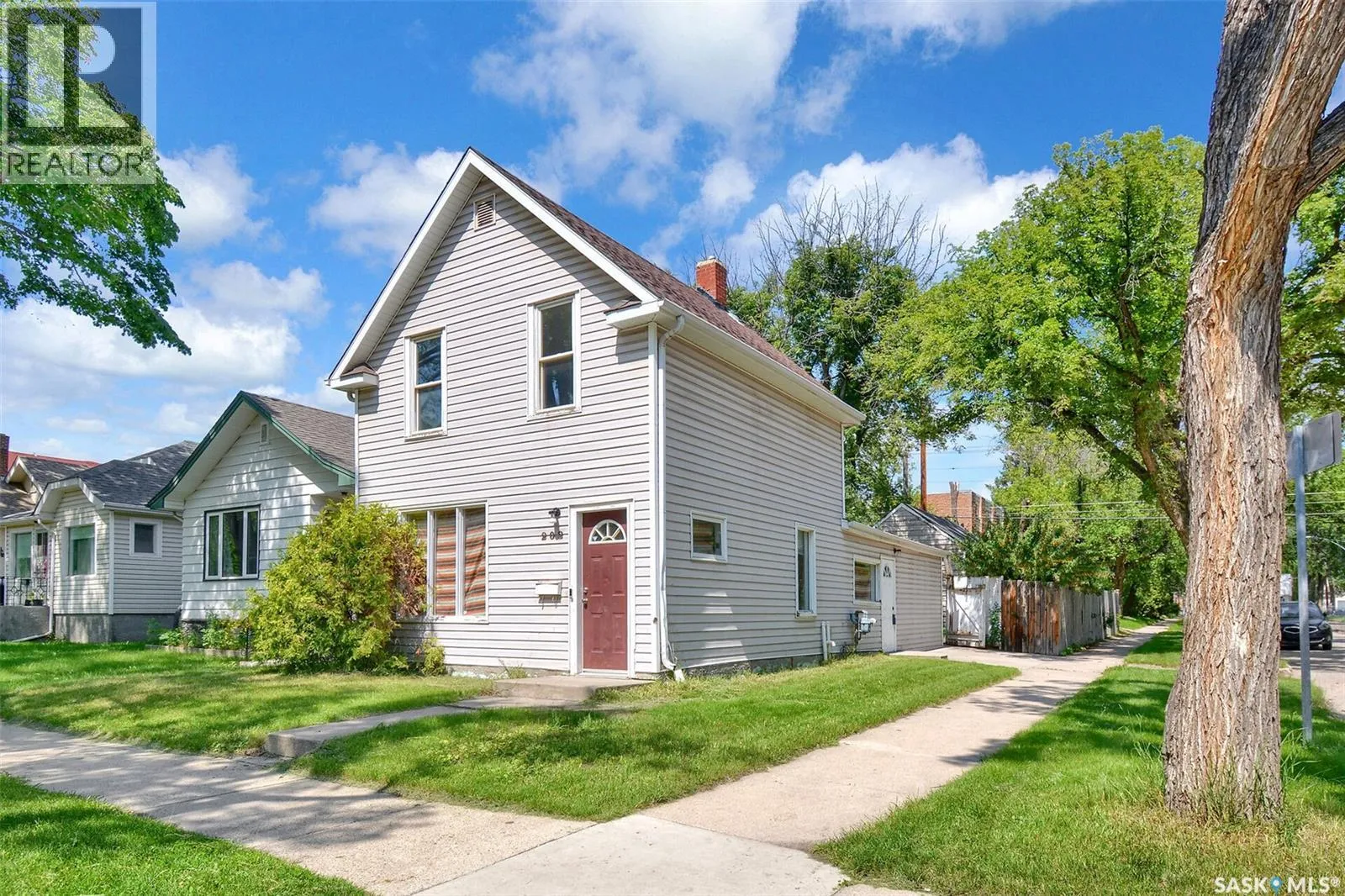 House for rent: 202 32nd Street W, Saskatoon, Saskatchewan S7L 0S4