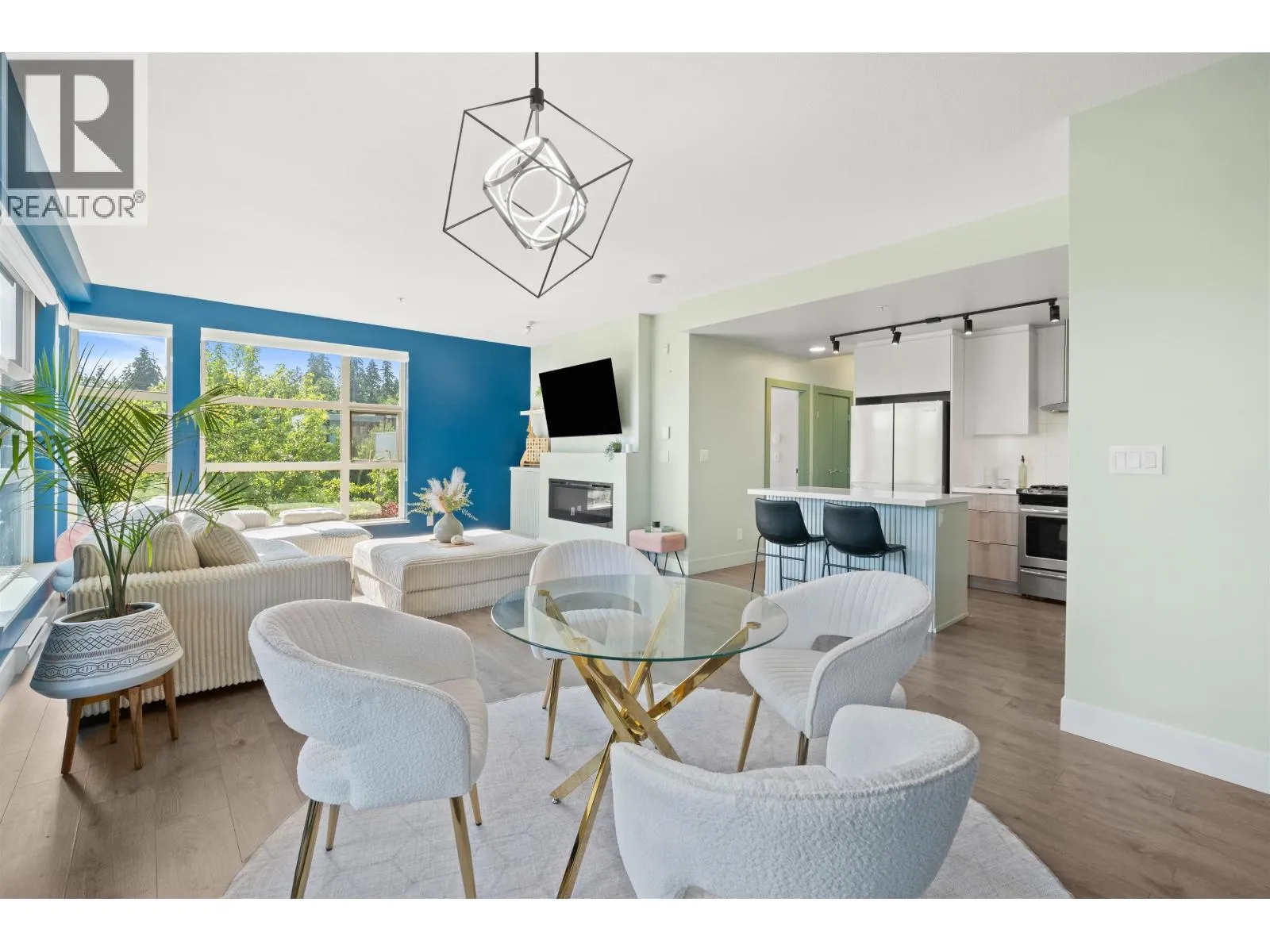 Apartment for rent: 202 3602 Aldercrest Drive, North Vancouver, British Columbia V7G 0A2