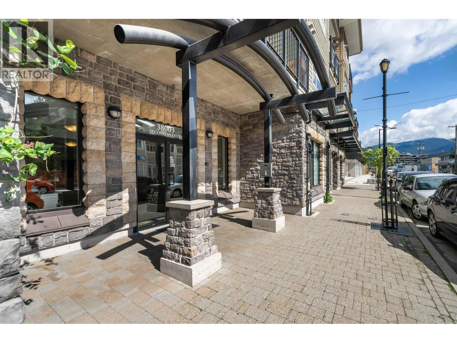 Apartment for rent: 202 38003 Second Avenue, Squamish, British Columbia V8B 0C4