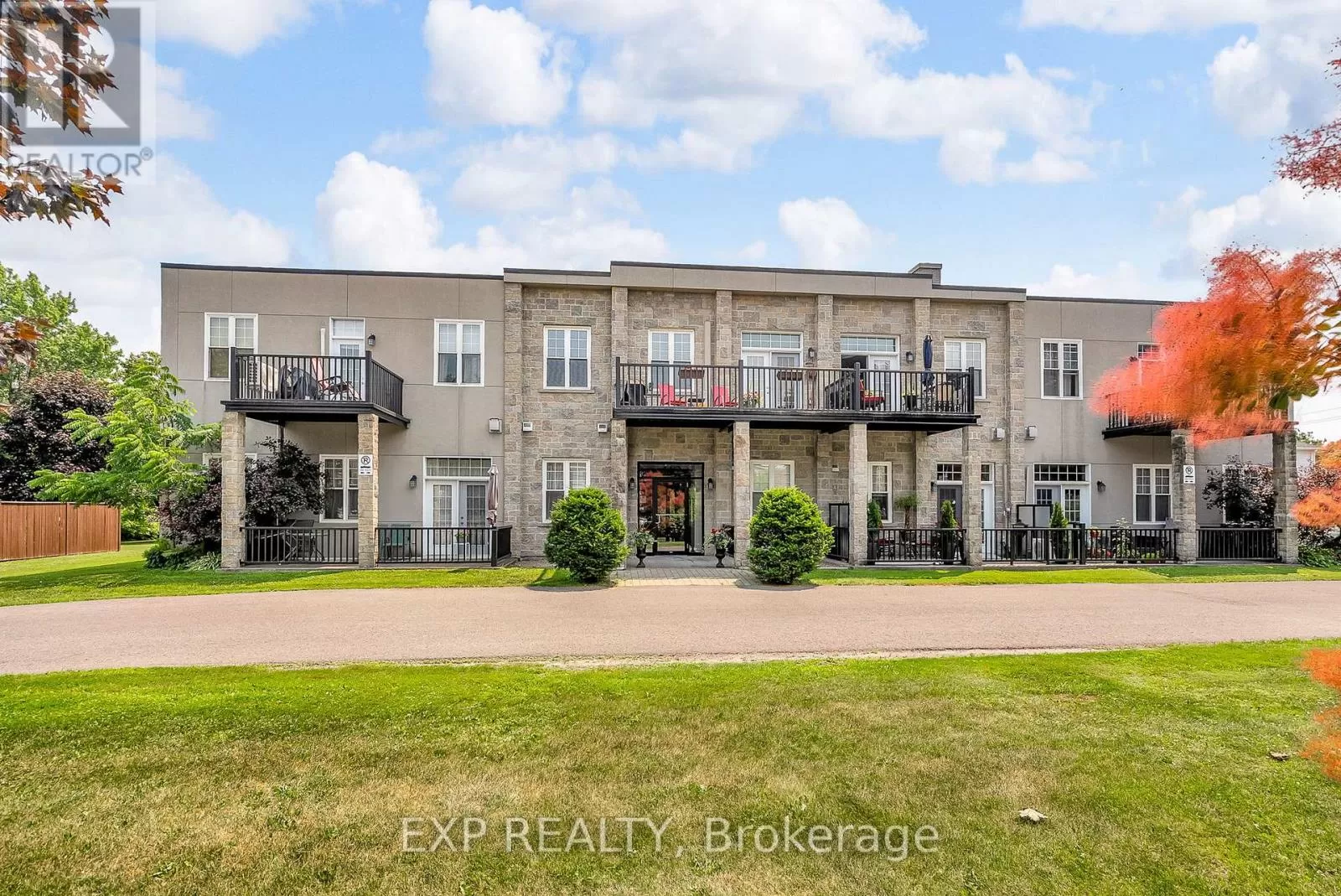 Apartment for rent: 202 - 412 Fifth Street E, Cornwall, Ontario K6H 2M2