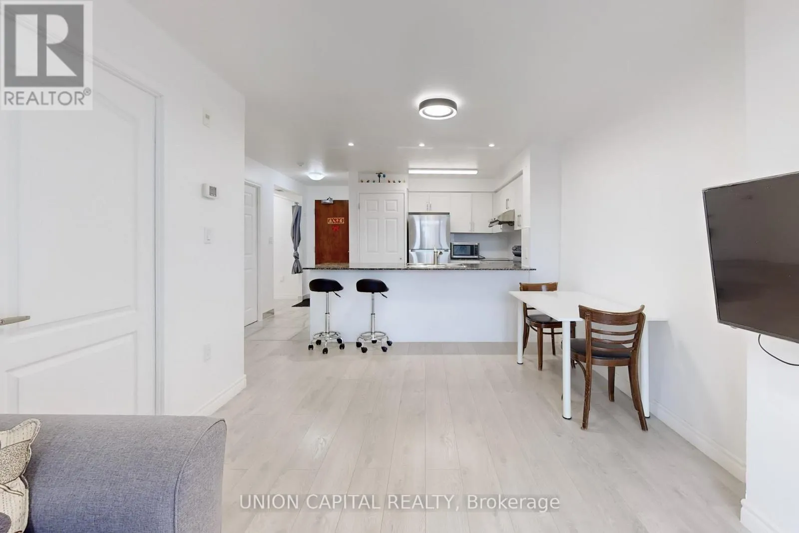 Apartment for rent: 202 - 4600 Steeles Avenue E, Markham, Ontario L3R 5J1