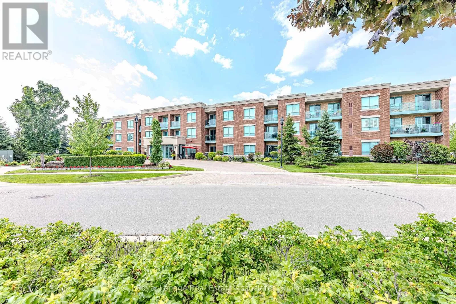 Apartment for rent: 202 - 60 Via Rosedale Way, Brampton, Ontario L6R 3X6