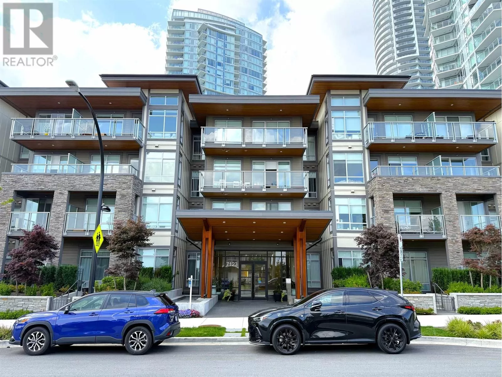 Apartment for rent: 202 7123 11th Avenue, Burnaby, British Columbia V3N 0J6