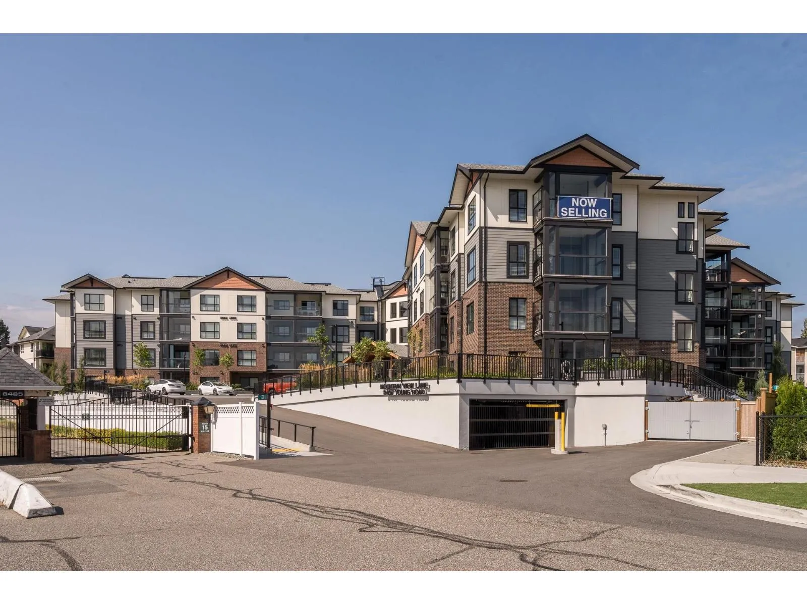 Apartment for rent: 202 8497 Young Road|chilliwack Proper South, Chilliwack, British Columbia V2P 4P2