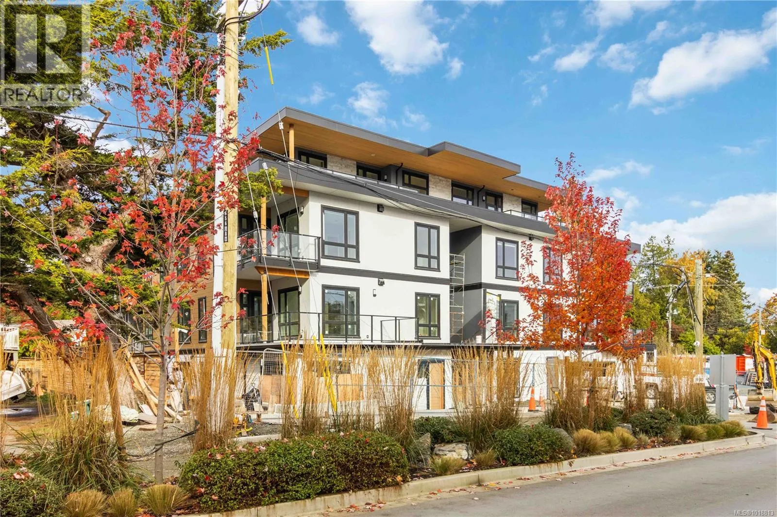 Apartment for rent: 202 986 Doumac Ave, Saanich, British Columbia V8Y 1M4