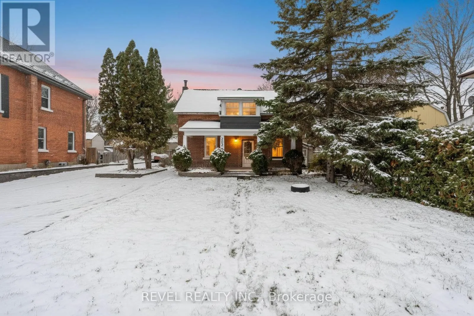 House for rent: 202 Bradford Street, Barrie, Ontario L4N 3B6