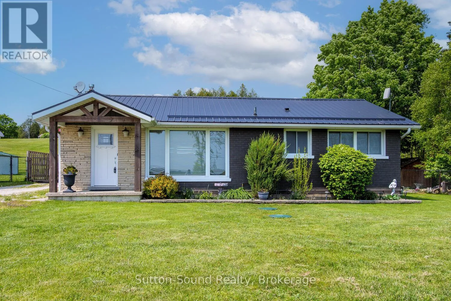 House for rent: 202093 21 Highway, Georgian Bluffs, Ontario N4K 5N7