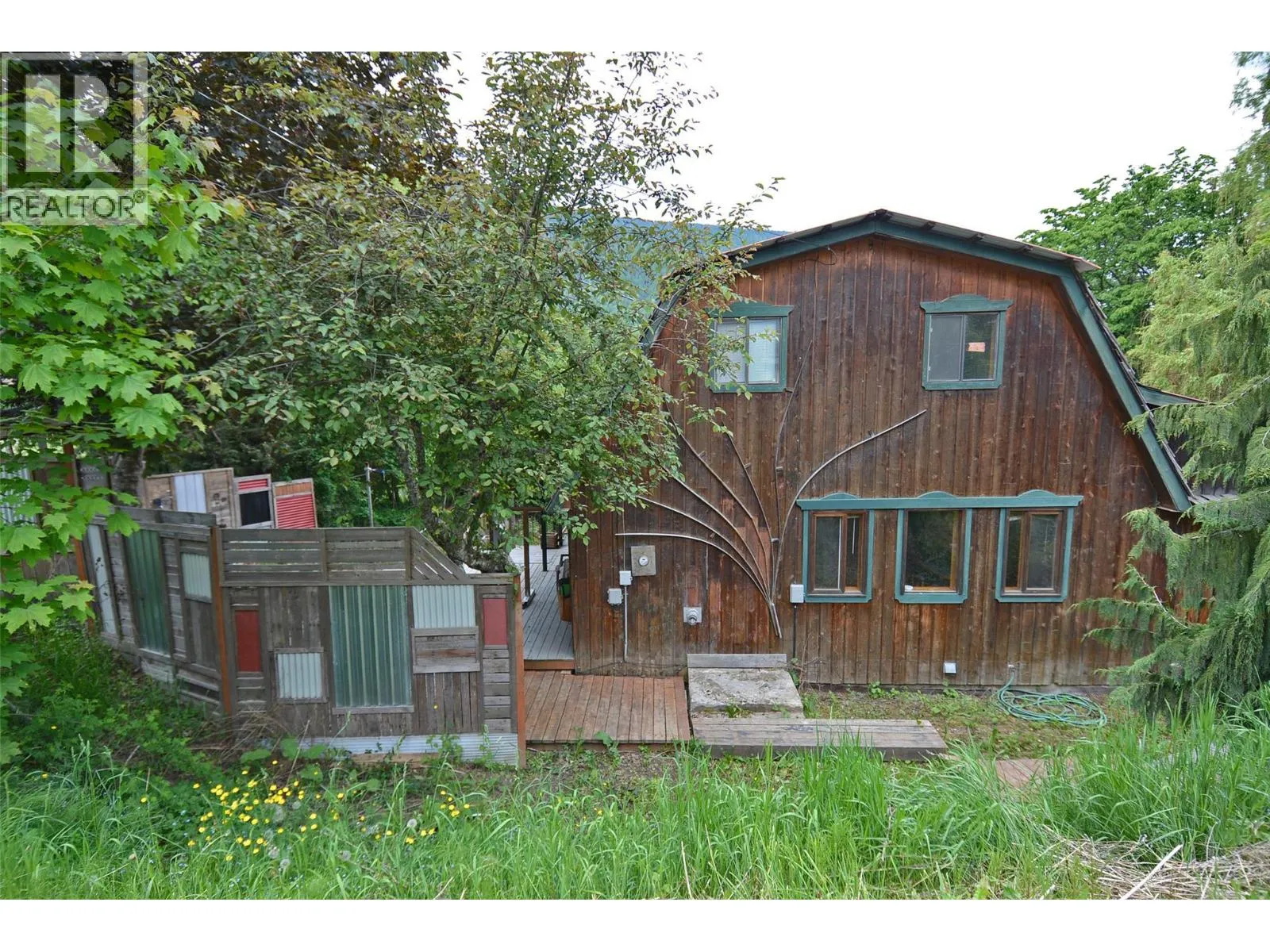 House for rent: 2022 Creek Street, Nelson, British Columbia V1L 1M7