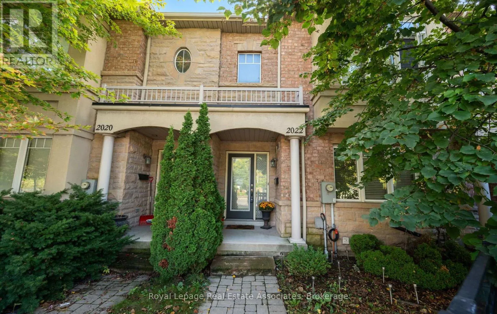 Row / Townhouse for rent: 2022 Lakeshore Road W, Mississauga, Ontario L5J 1J8