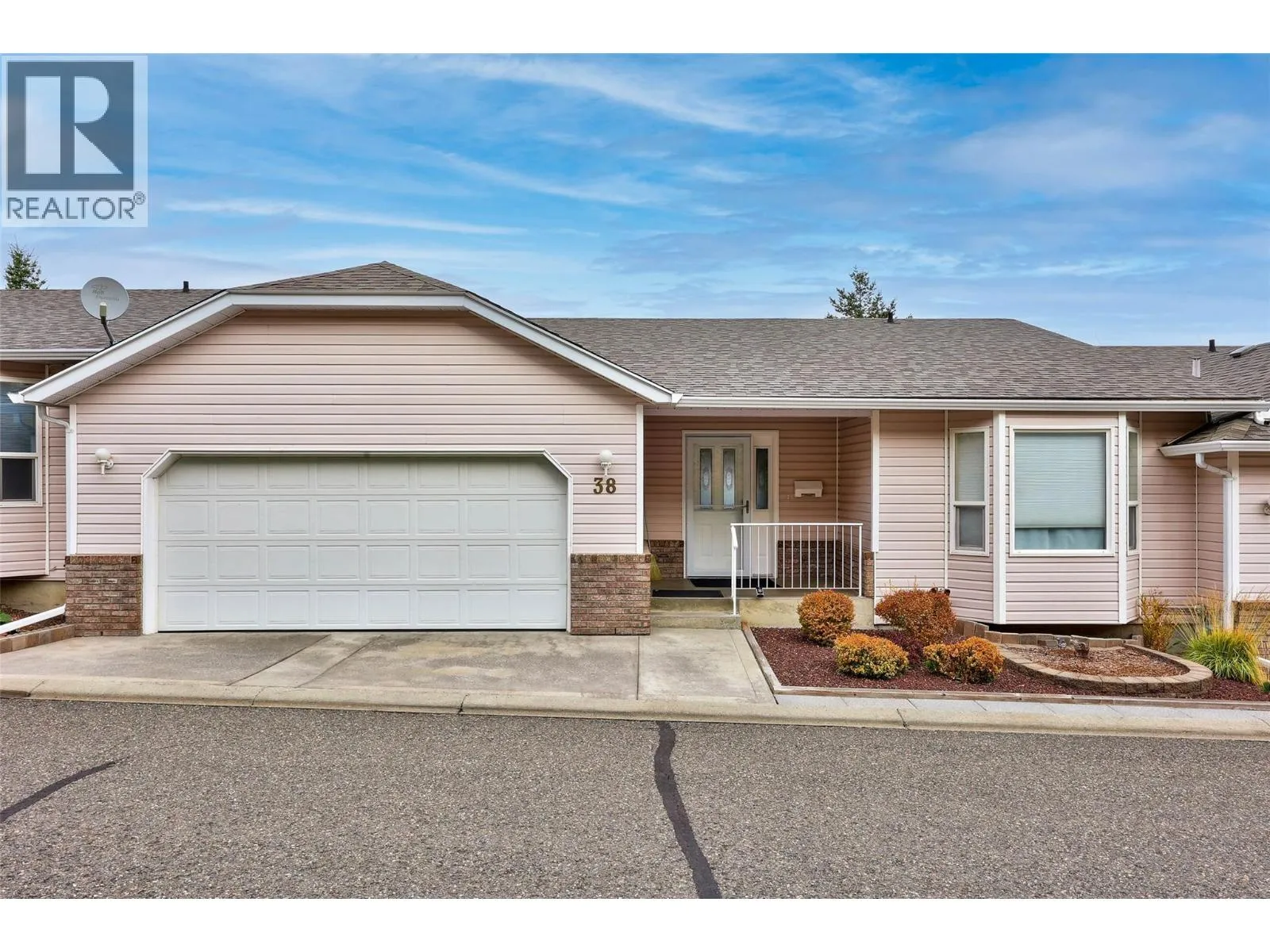 Row / Townhouse for rent: 2022 Pacific Way Unit# 38, Kamloops, British Columbia V1S 1T1