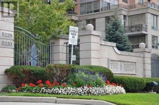 Apartment for rent: 2024 - 5233 Dundas Street, Toronto, Ontario M9B 6M1