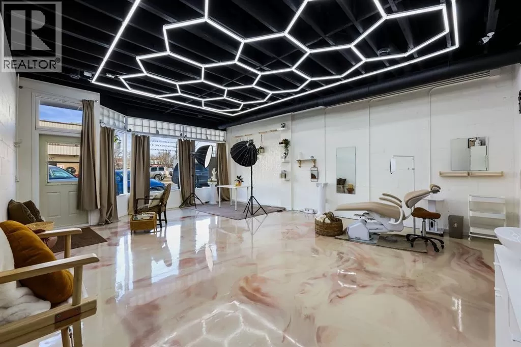 Retail for rent: 2025 19 Avenue, Didsbury, Alberta T0M 0W0