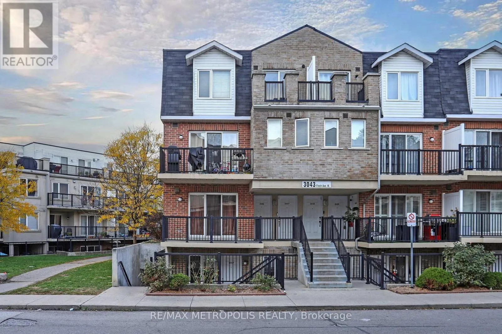 Row / Townhouse for rent: 2025 - 3043 Finch Avenue W, Toronto, Ontario M9M 0A4