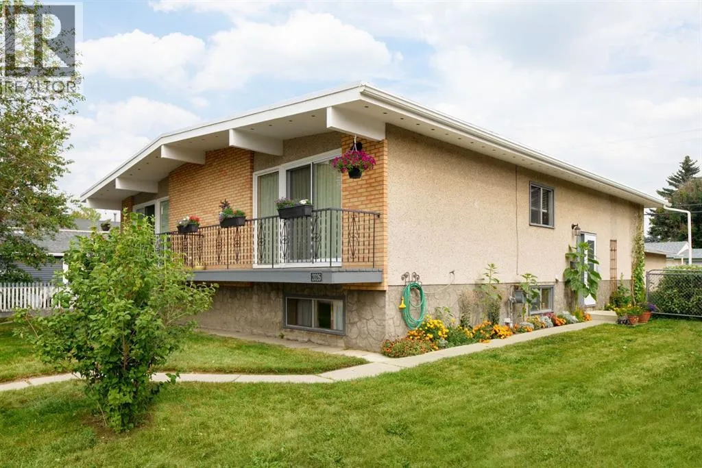 Duplex for rent: 2026 41 Street Se, Calgary, Alberta T2B 1J1