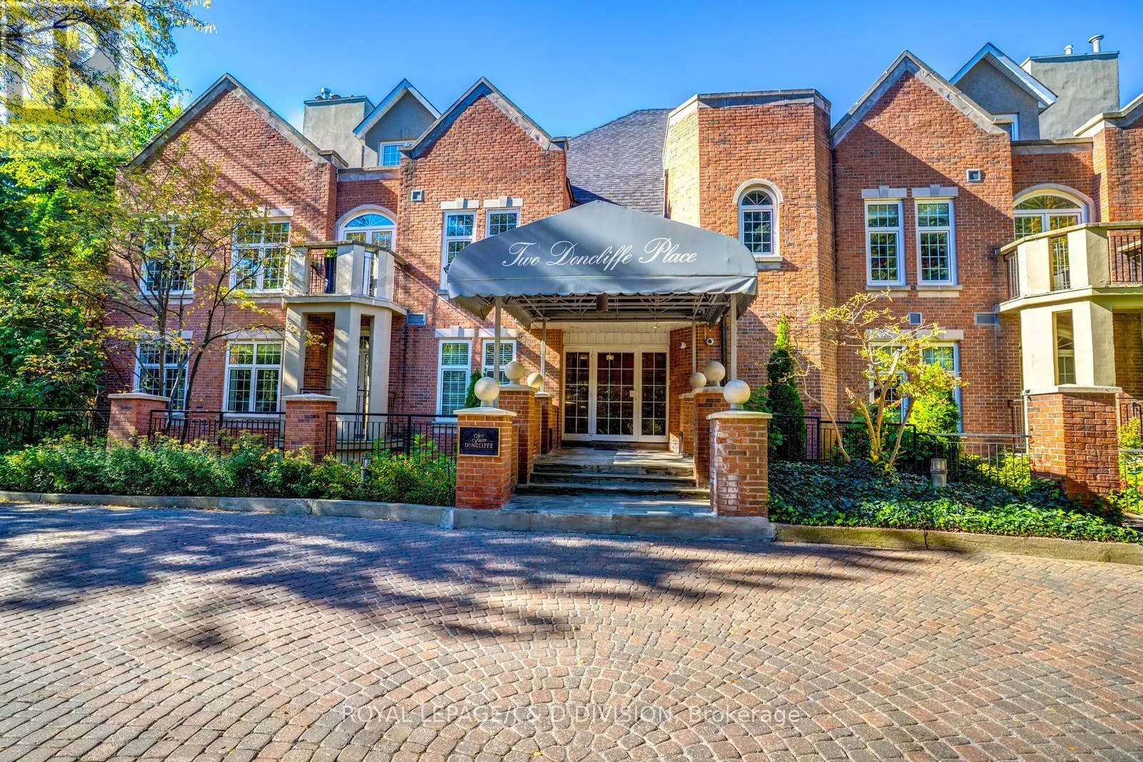 Apartment for rent: 202b - 2 Doncliffe Place, Toronto, Ontario M4N 2R1