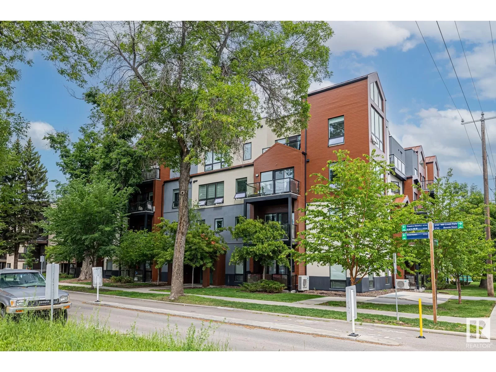 Apartment for rent: #203 10006 83 Ave Nw, Edmonton, Alberta T6E 2C2