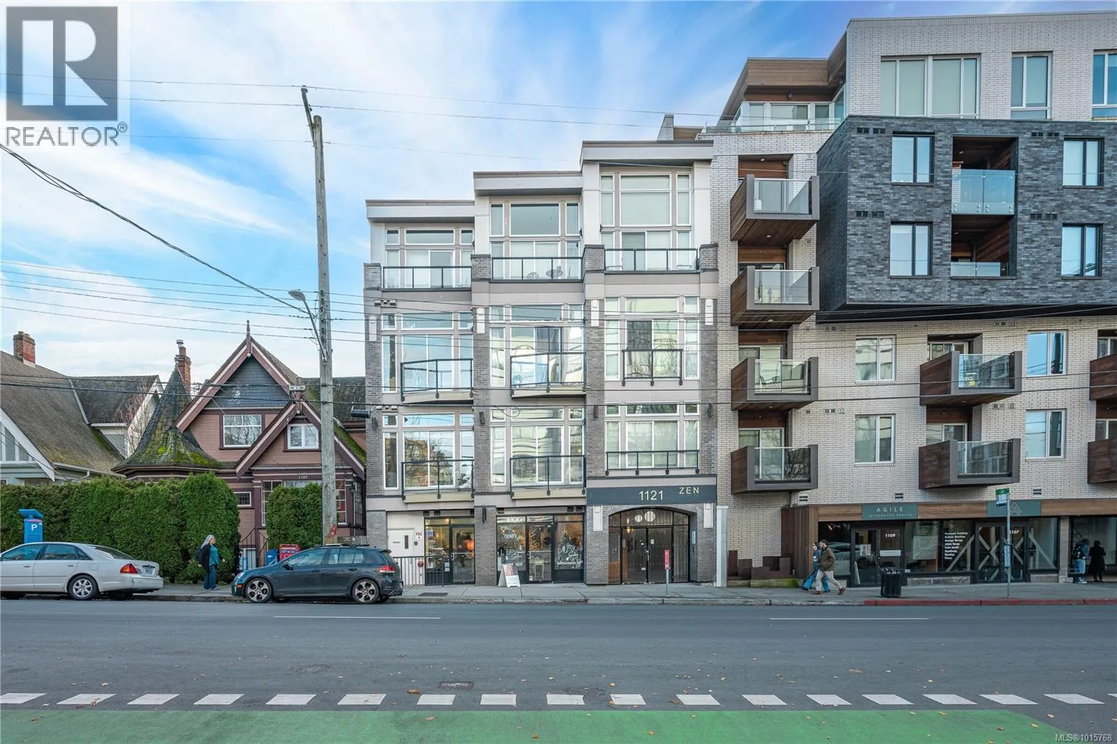 Apartment for rent: 203 1121 Fort St, Victoria, British Columbia V8V 3K9