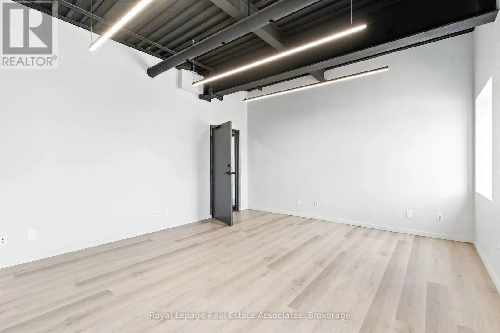 Offices for rent: 203 - 1232 Northside Road, Burlington, Ontario L7M 1H6