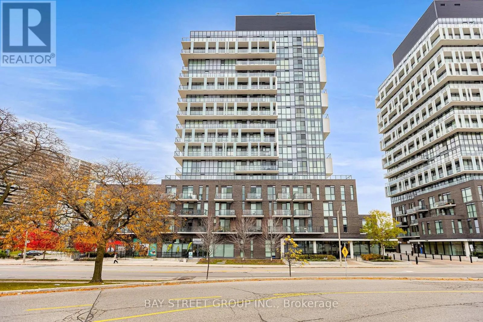 Apartment for rent: 203 - 128 Fairview Mall Drive, Toronto, Ontario M2J 0E8