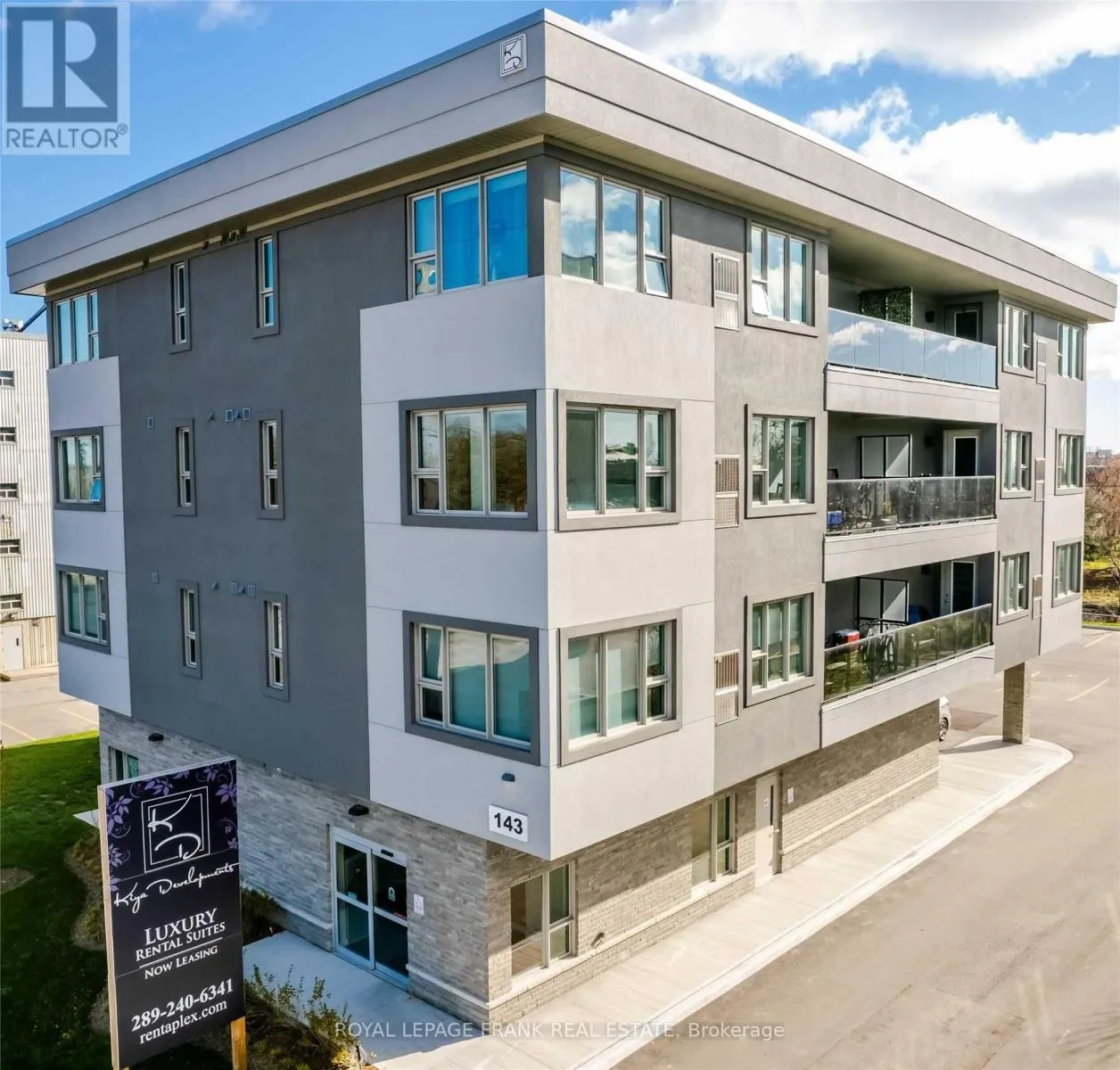 Other for rent: 203 - 143 Bloor Street W, Oshawa, Ontario L1J 1P5