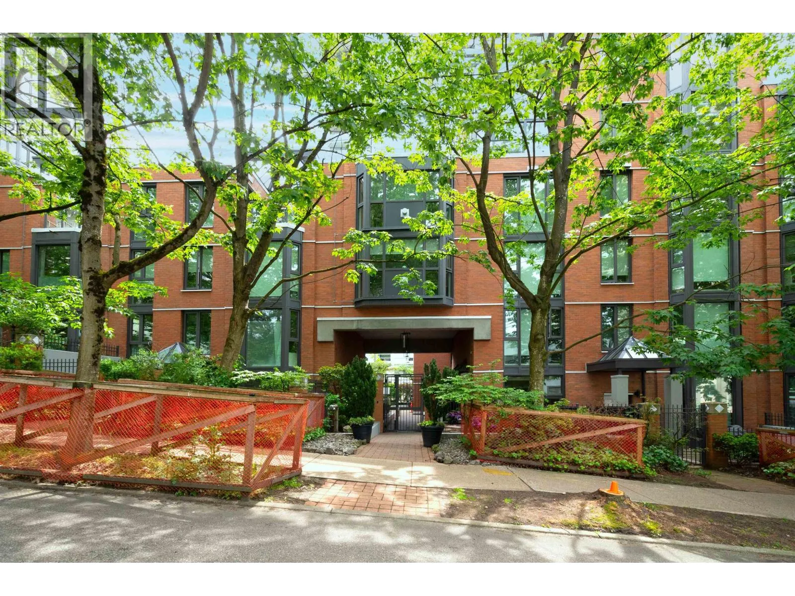 Apartment for rent: 203 1488 Hornby Street, Vancouver, British Columbia V6Z 1X3